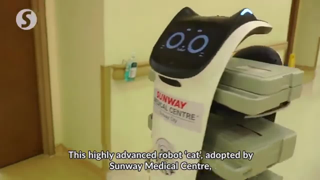 BellaBot giao suất ăn tại buồng bệnh Sunway Medical Centre